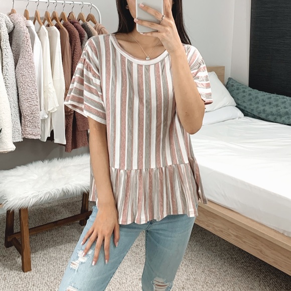 ๐ Light Mauve Striped Ruffle Top - Picture 2 of 7
